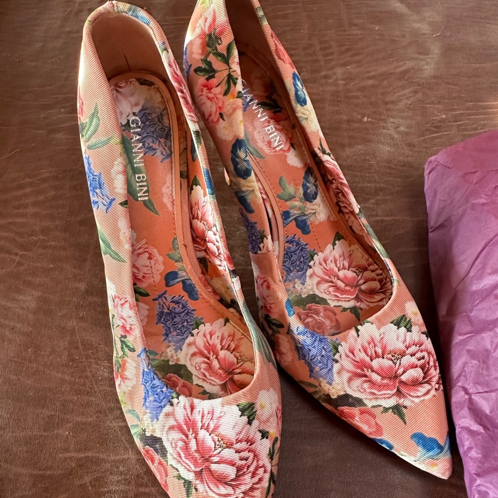 43. SALE-Authentic Gianni Bini Leather Floral High Heels